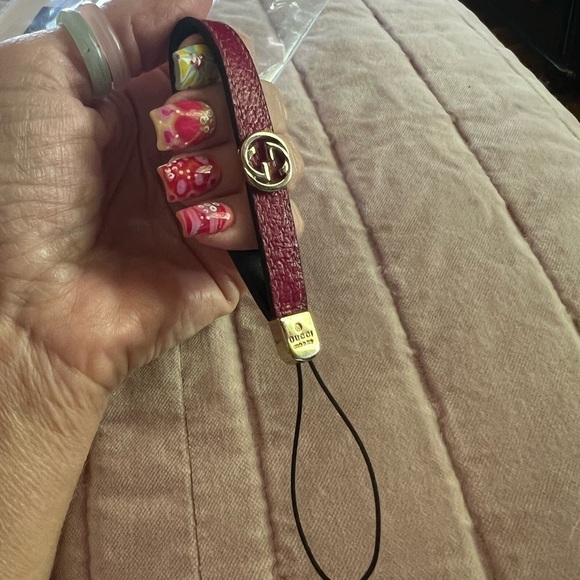 Gucci leather berry mini cell phone strap, key fob - Picture 2 of 4
